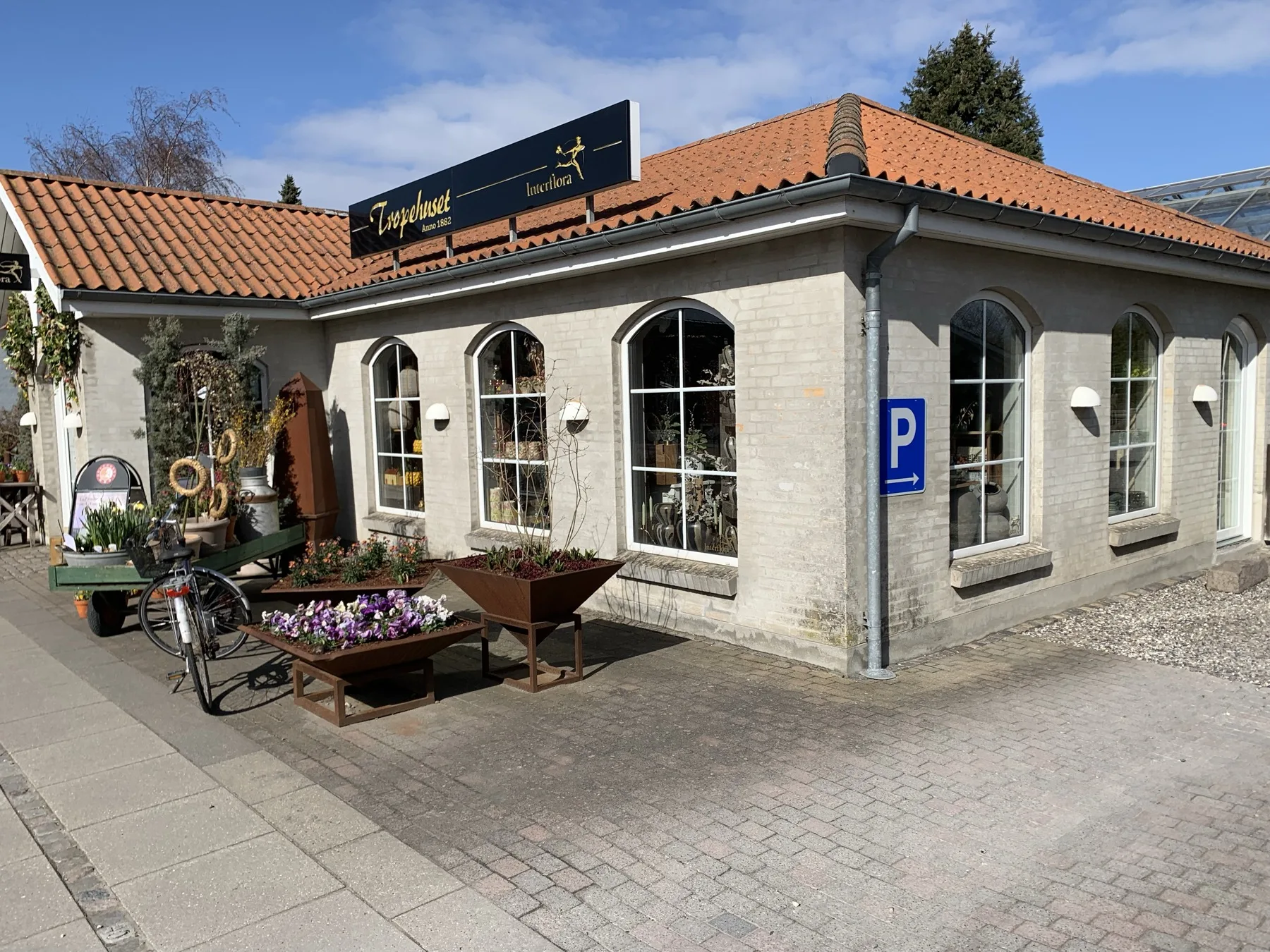 Hybridbutik med selvbetjening uden for åbningstid